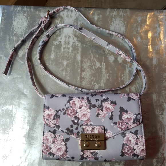GUESS purple floral clutch/crossbody - Picture 2 of 9